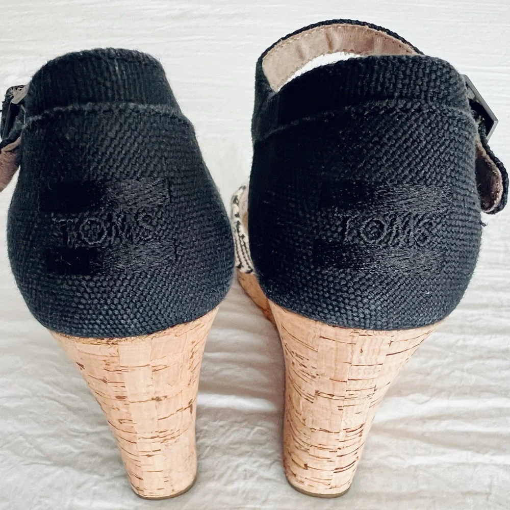 ☀️TOMS~ Strappy Wedges~ Size 8☀️ - Picture 15 of 16